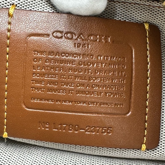 Coach Rouge - Picture 13 of 16